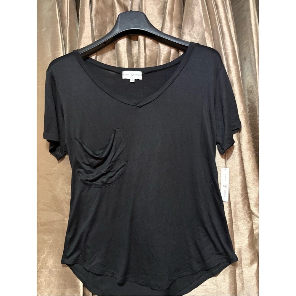 Thyme & Honey Black V-Neck Short Sleeve Pocket Tee 19↔️13↕️ #1790